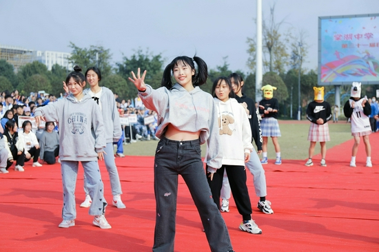 他的反应与